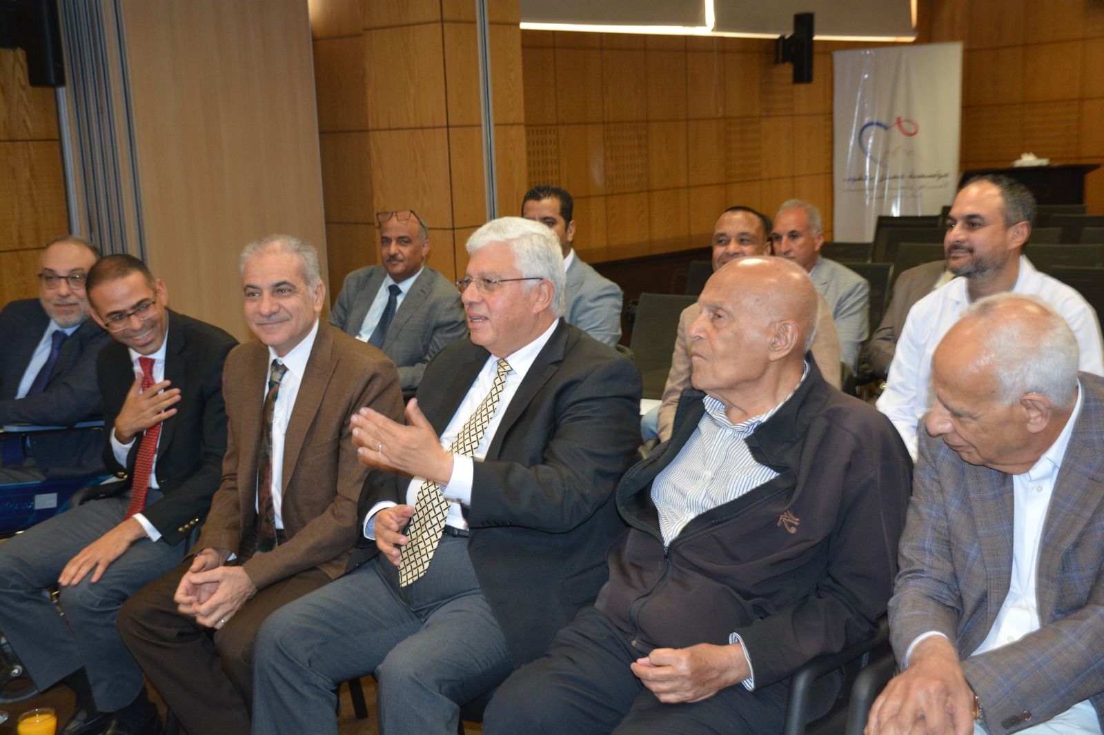 وزير التعليم العالى والبروفوسير مجدى يعقوب وزير التعليم العالى والبروفوسير مجدى يعقوب