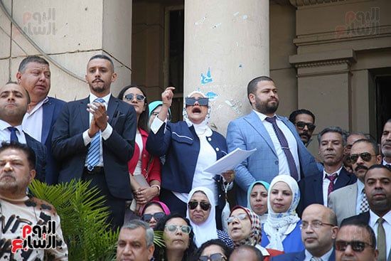 هتافات المحامين اعتراضا علي زيادة الرسوم القضائية (2) هتافات المحامين اعتراضا علي زيادة الرسوم القضائية (2)