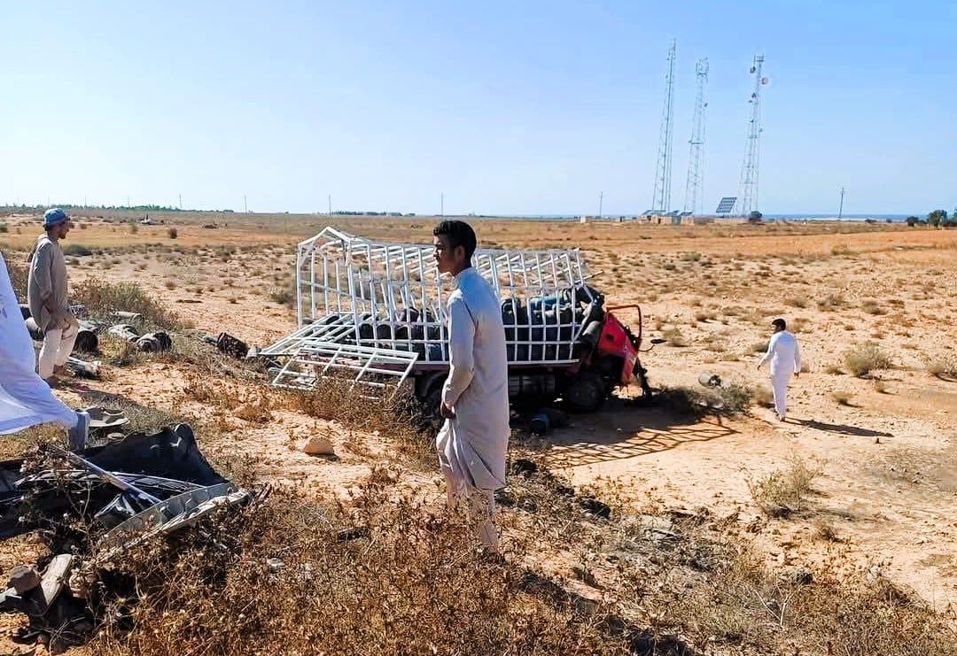 اثار حادث تصادم على طريق مطروح السلوم اثار حادث تصادم على طريق مطروح السلوم