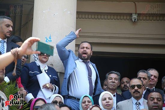 هتافات المحامين اعتراضا علي زيادة الرسوم القضائية (1) هتافات المحامين اعتراضا علي زيادة الرسوم القضائية (1)