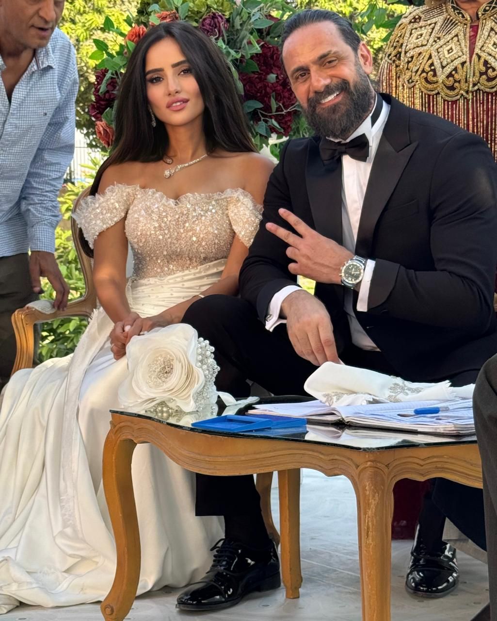 زينة في كواليس تصوير أول يوم من مسلسل ورد وشيكولاته (2) زينة في كواليس تصوير أول يوم من مسلسل ورد وشيكولاته (2)