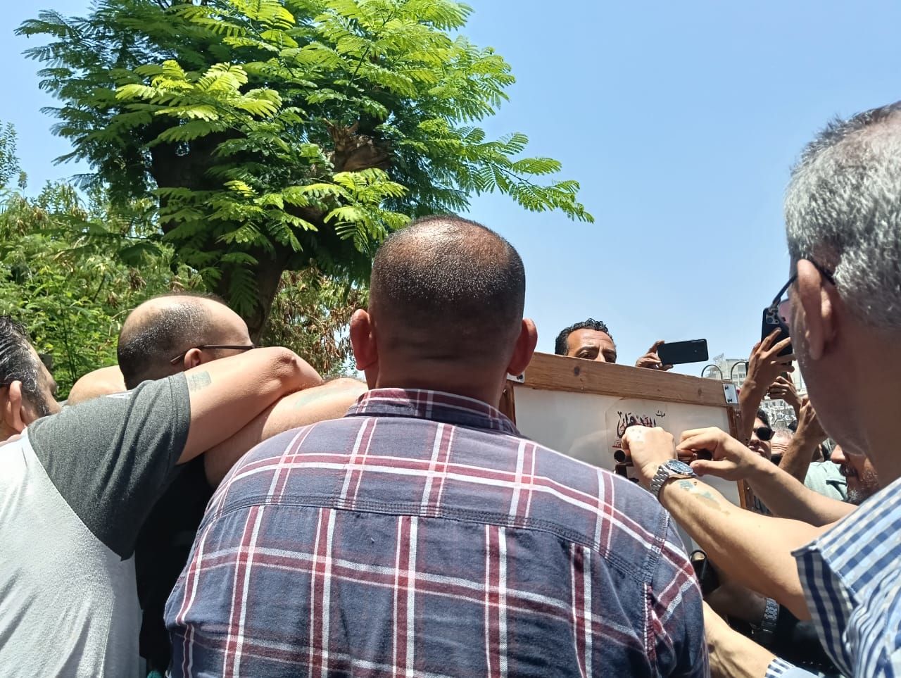 جنازة محمد عبد المنعم والد الفنان تامر عبد المنعم جنازة محمد عبد المنعم والد الفنان تامر عبد المنعم