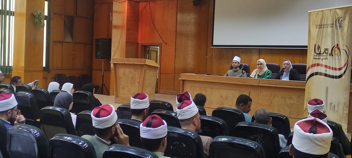خلال الندوة خلال الندوة