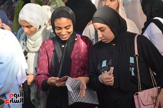 طلاب-الثانوية-قبل-وأثناء-دخول-لجان-الامتحانات-(10) طلاب-الثانوية-قبل-وأثناء-دخول-لجان-الامتحانات-(10)