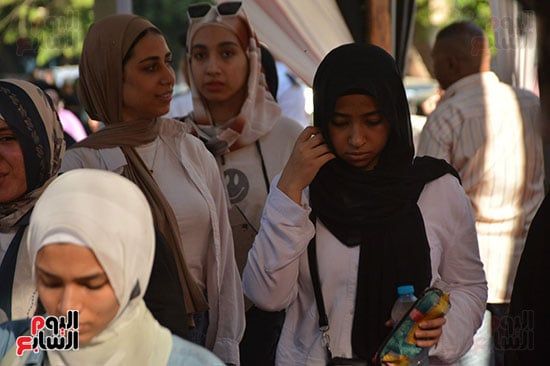 طلاب-الثانوية-قبل-وأثناء-دخول-لجان-الامتحانات-(4) طلاب-الثانوية-قبل-وأثناء-دخول-لجان-الامتحانات-(4)