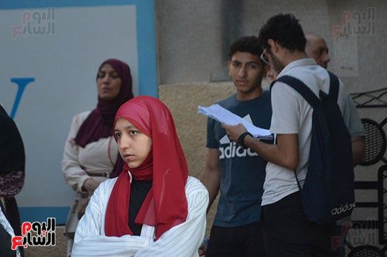 طلاب-الثانوية-قبل-وأثناء-دخول-لجان-الامتحانات-(1) طلاب-الثانوية-قبل-وأثناء-دخول-لجان-الامتحانات-(1)