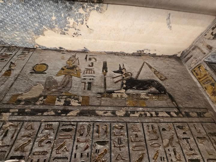 رسومات وألوان بديعة فى مقابر وادى الملوك والملكات رسومات وألوان بديعة فى مقابر وادى الملوك والملكات