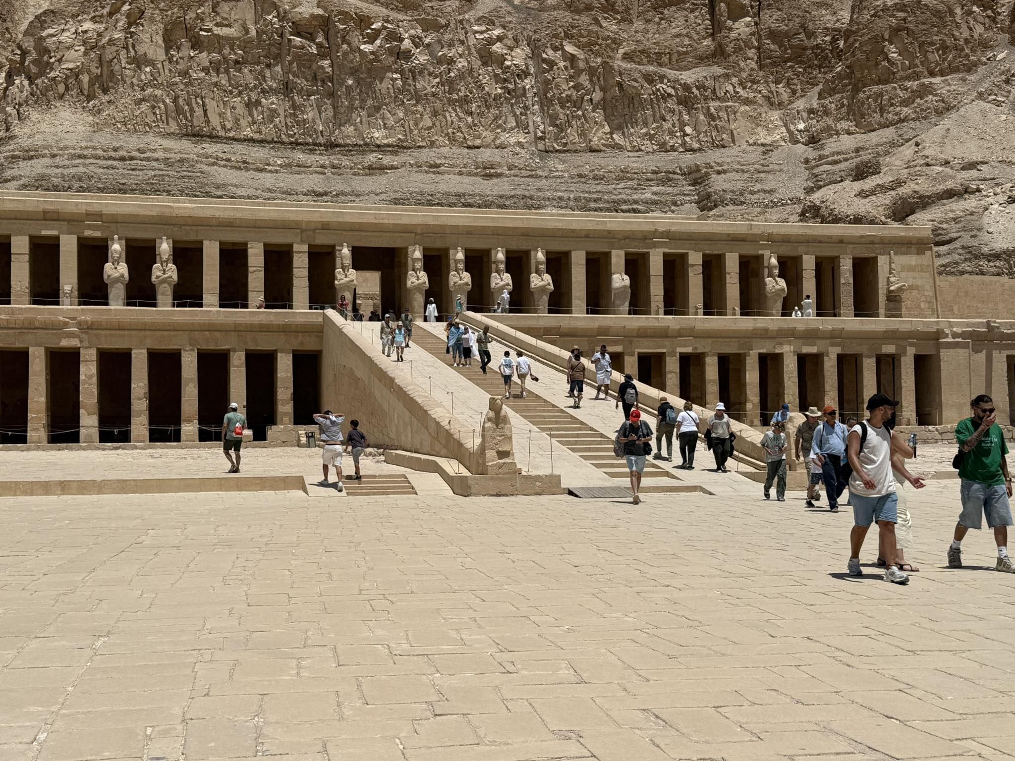 زيارات سياح العالم فى معبد الملكة حتشبسوت زيارات سياح العالم فى معبد الملكة حتشبسوت
