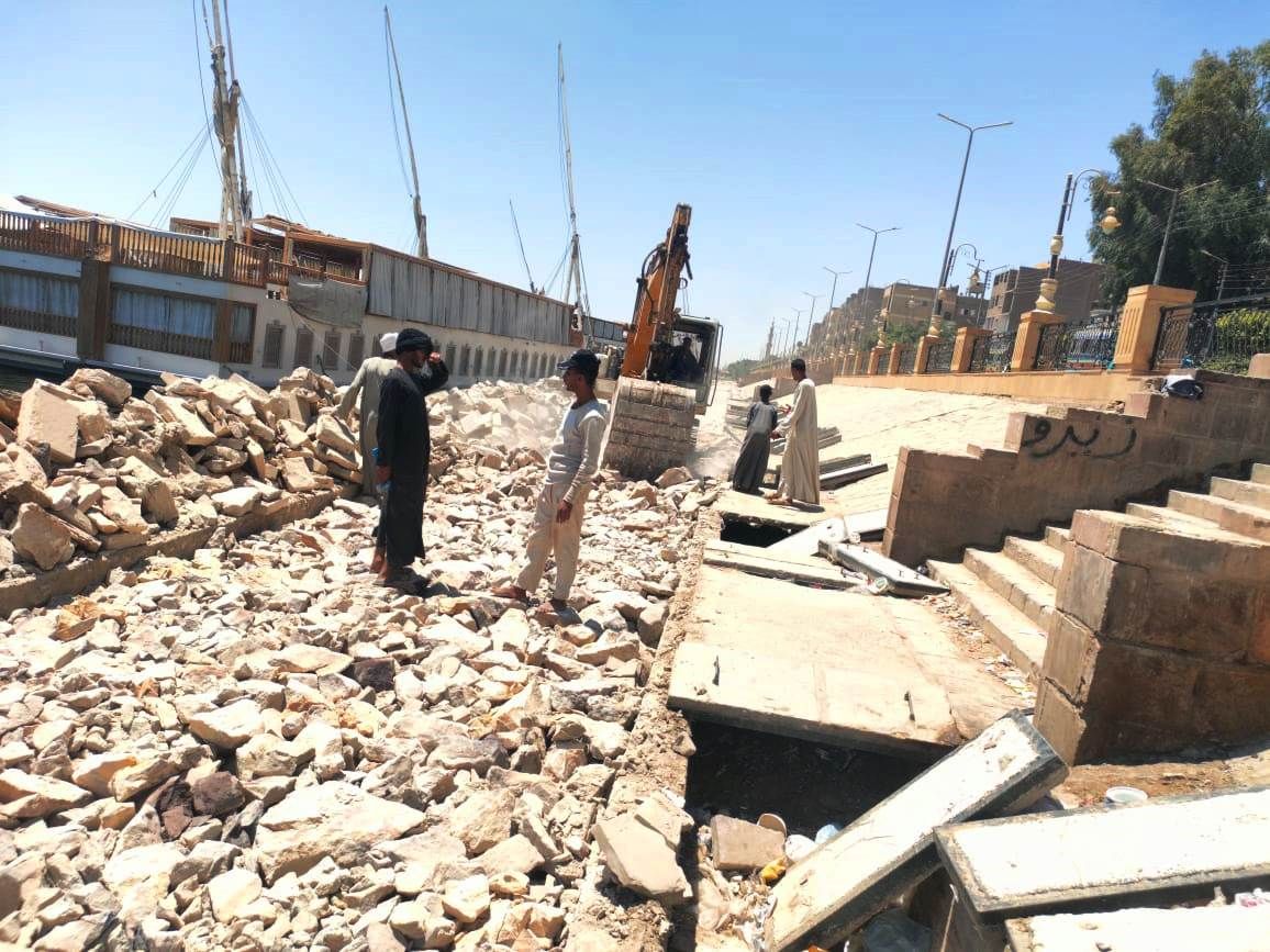 عمليات بدء المرحلة الأولى لتطوير الممشي السياحى والكورنيش بإسنا عمليات بدء المرحلة الأولى لتطوير الممشي السياحى والكورنيش بإسنا
