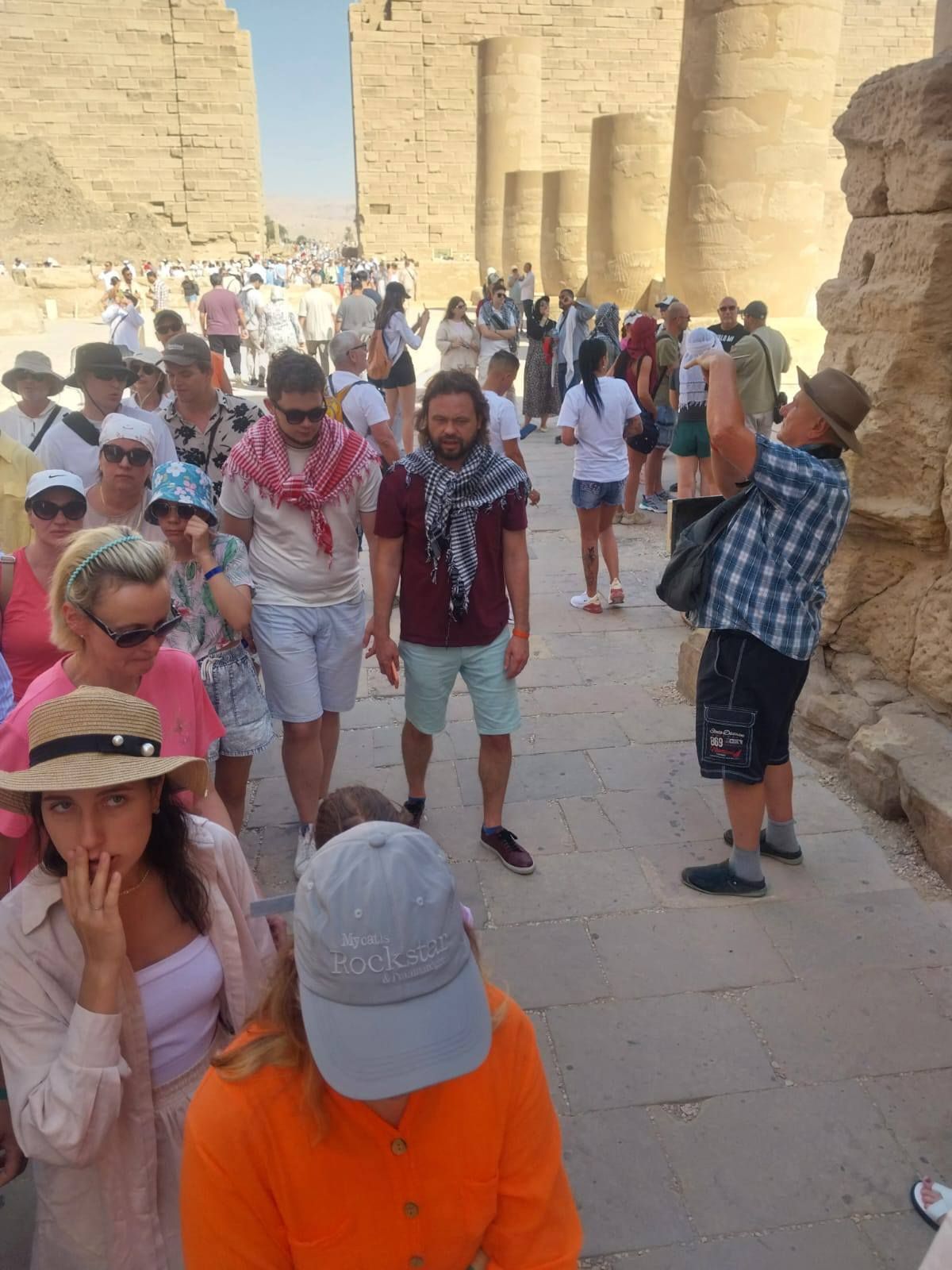 زيارات سياحية مميزة من حول العالم بمعابد الأقصر زيارات سياحية مميزة من حول العالم بمعابد الأقصر