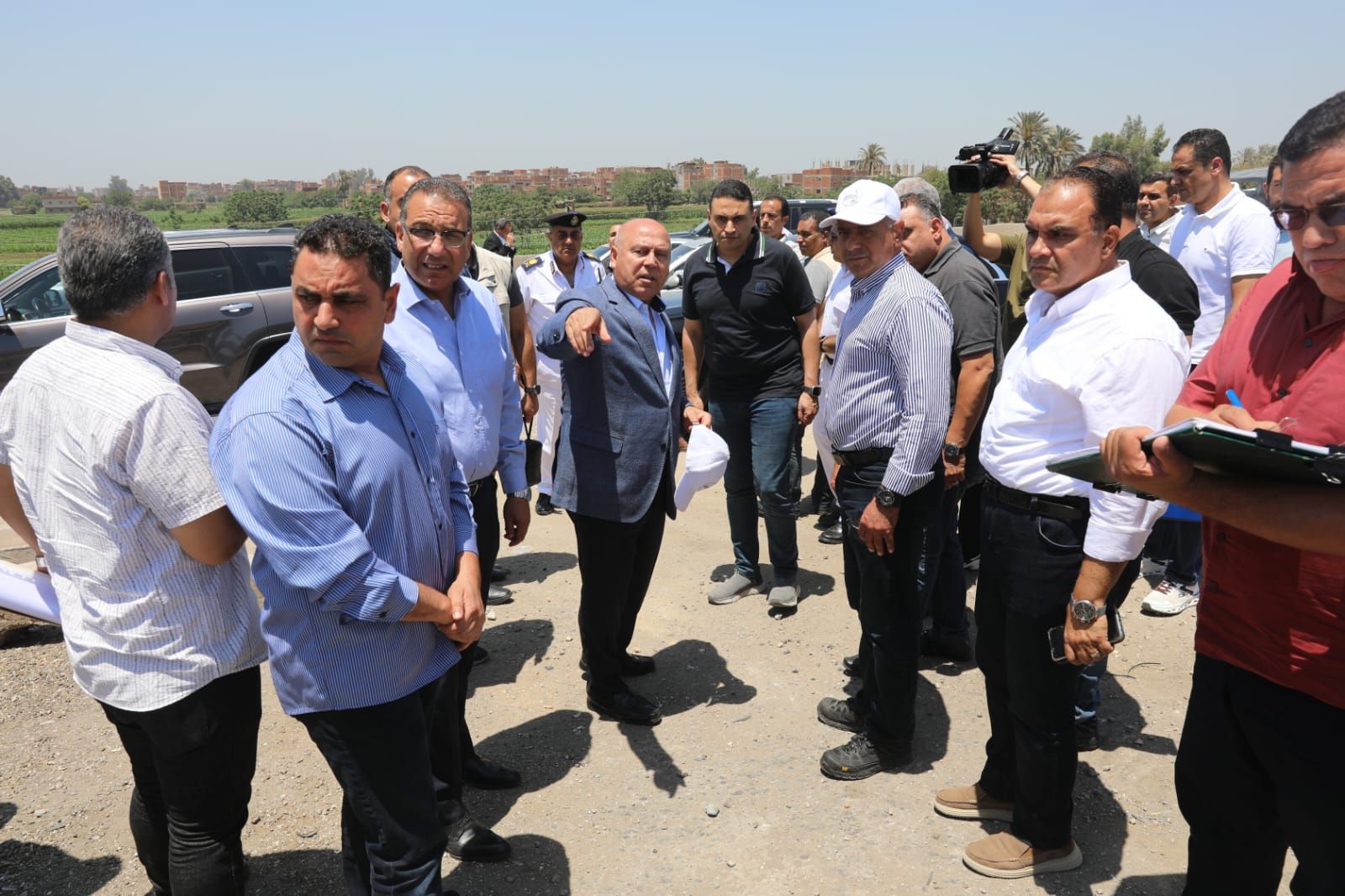 جولة الفريق كامل الوزير بالطريق الإقليمي (1) جولة الفريق كامل الوزير بالطريق الإقليمي (1)