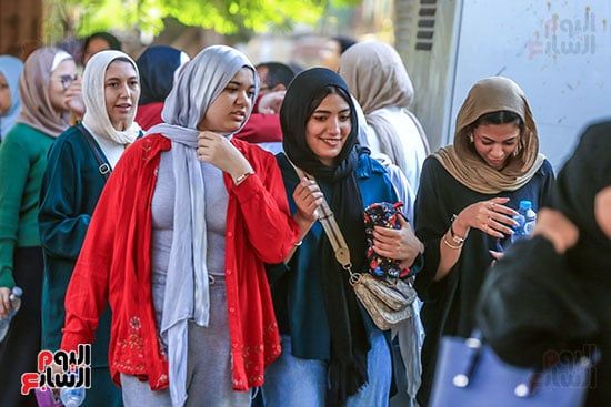 الطالبات قبل امتحان الانجليزى الطالبات قبل امتحان الانجليزى