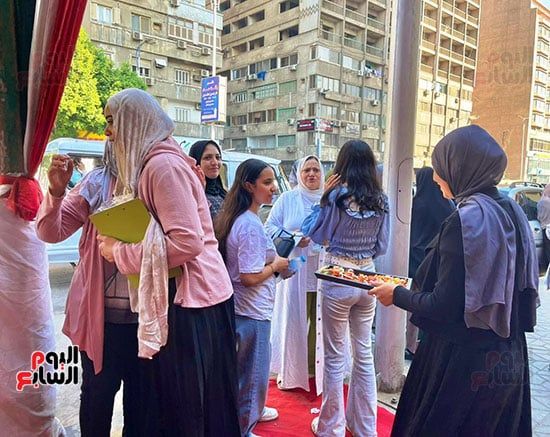 توزيع--حلوى-ورسائل-تحفيزية-على-طلاب-الثانوية-العامة توزيع--حلوى-ورسائل-تحفيزية-على-طلاب-الثانوية-العامة