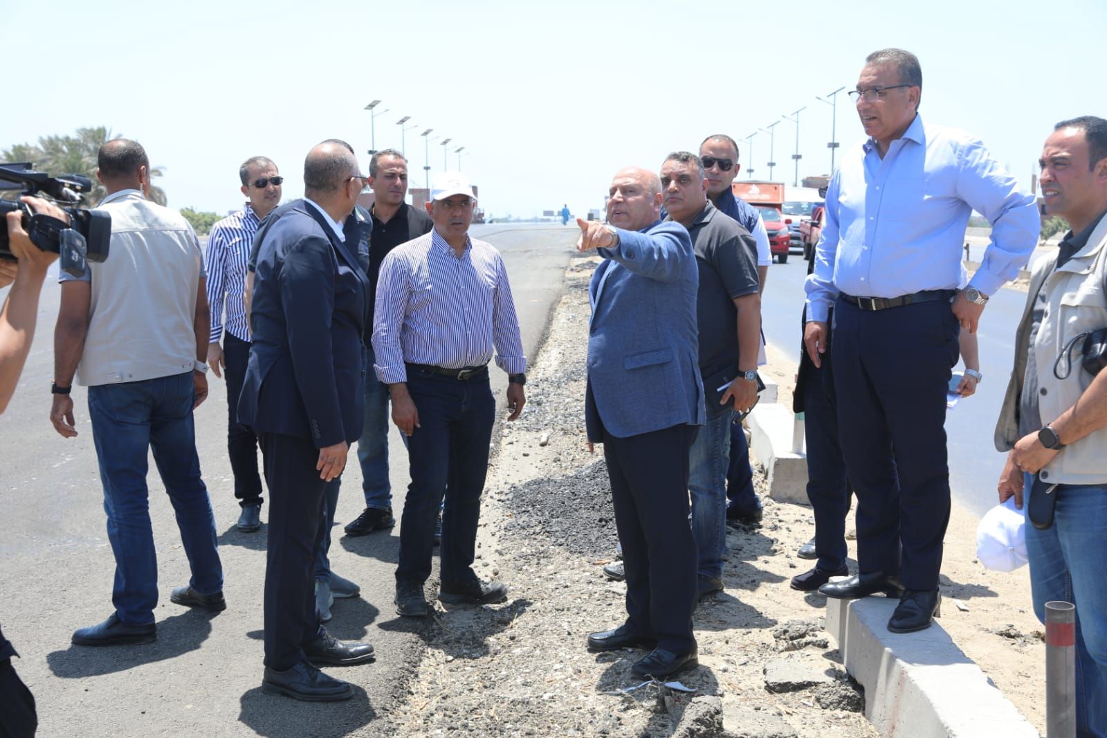 جولة الفريق كامل الوزير بالطريق الإقليمي (2) جولة الفريق كامل الوزير بالطريق الإقليمي (2)