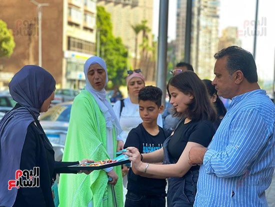 توزيع-حلوى-ورسائل-تحفيزية-بالجيزة-قبل-أداء-امتحان-الإنجليزى توزيع-حلوى-ورسائل-تحفيزية-بالجيزة-قبل-أداء-امتحان-الإنجليزى