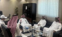وفد من مركز النخيل والتمور