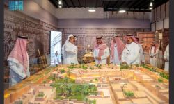 نائب أمير منطقة حائل يزور مهرجان "بيت حائل 2025"