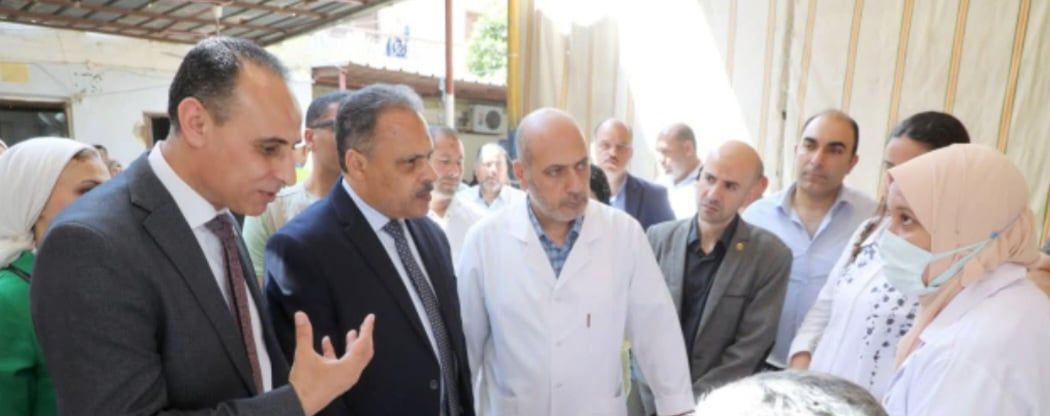مدير المستشفى مع المحافظ ووكيل وزارة الصحة مدير المستشفى مع المحافظ ووكيل وزارة الصحة