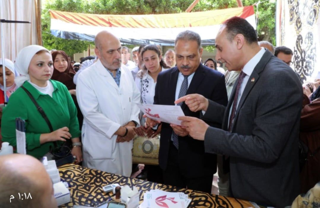 محافظ الشرقية ووكيل وزارة الصحة بالمستشفى محافظ الشرقية ووكيل وزارة الصحة بالمستشفى