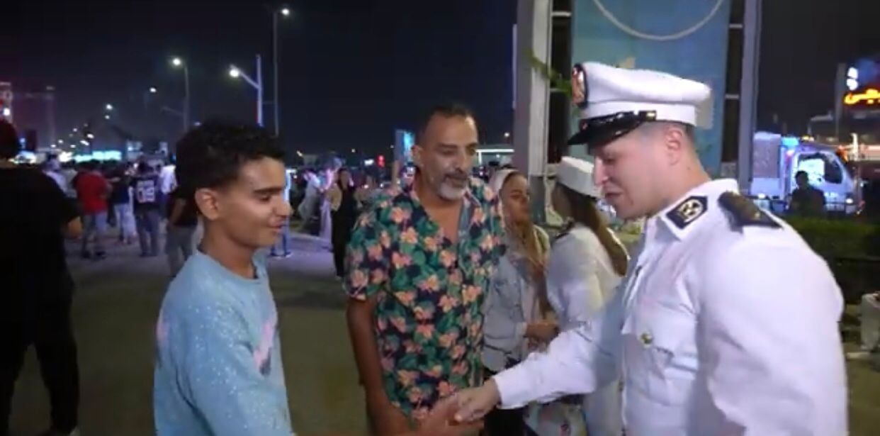 الداخلية تحتفل مع المواطنين (5) الداخلية تحتفل مع المواطنين (5)