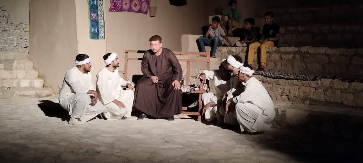 عرض الطوق والأسورة ضمن التجارب المسرحية النوعية لقصور الثقافة عرض الطوق والأسورة ضمن التجارب المسرحية النوعية لقصور الثقافة