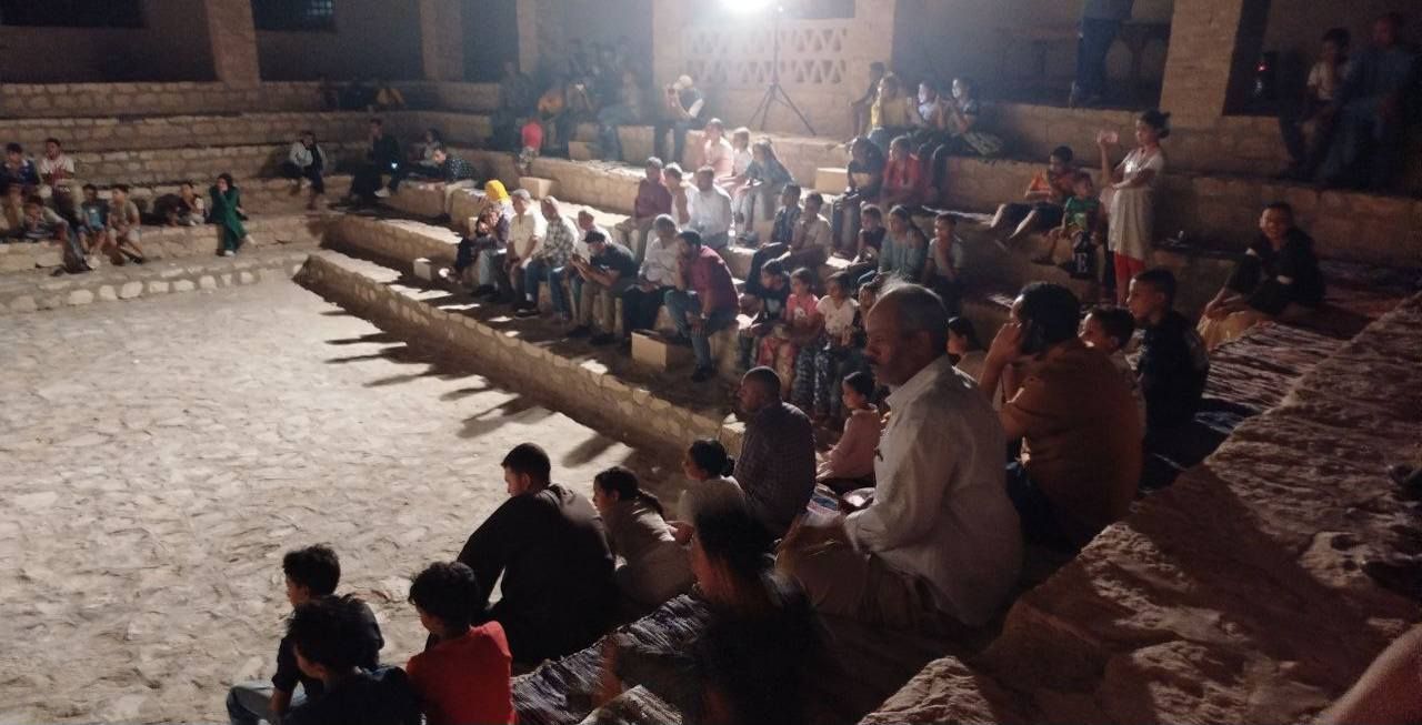 حضور عرض الطوق والأسورة بقصر ثقافة حسن فتحى حضور عرض الطوق والأسورة بقصر ثقافة حسن فتحى
