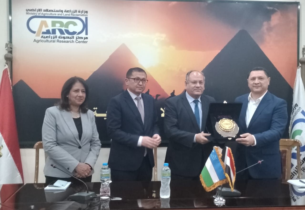 وفد أوزبكي رفيع المستوى يزور مركز البحوث الزراعية وفد أوزبكي رفيع المستوى يزور مركز البحوث الزراعية