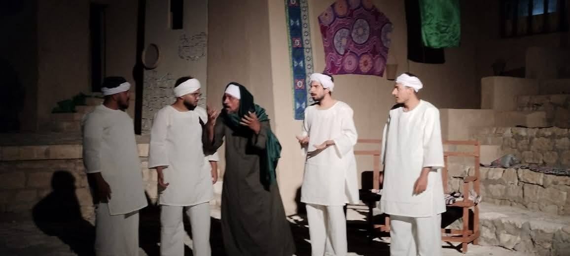 عرض الطوق والأسورة ضمن التجارب المسرحية النوعية لقصور الثقافة بالأقصر عرض الطوق والأسورة ضمن التجارب المسرحية النوعية لقصور الثقافة بالأقصر