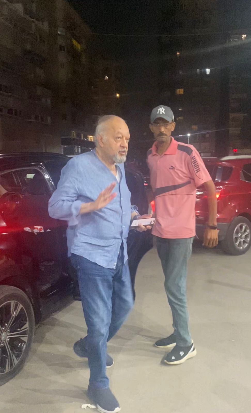 سامى مغاورى يصل العزاء
