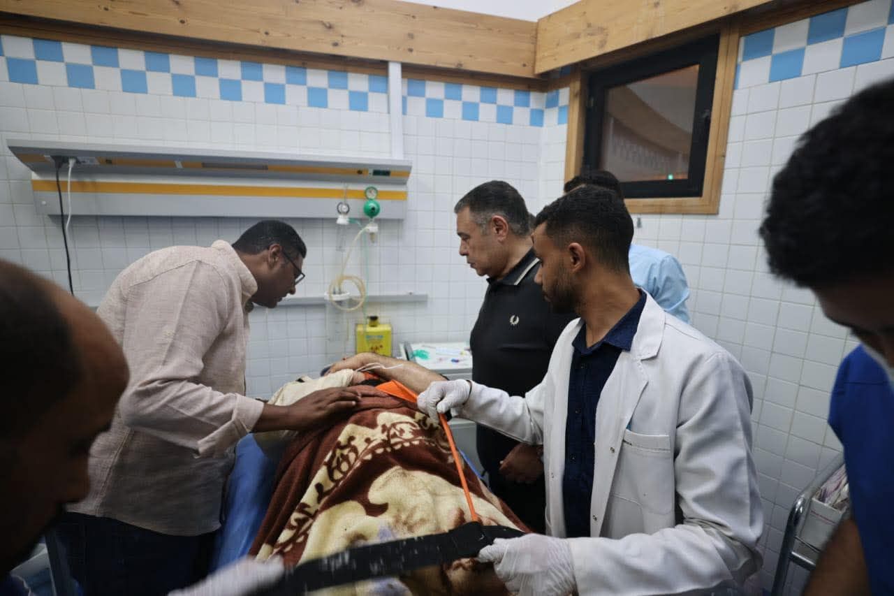 المحافظ فى المستشفى المحافظ فى المستشفى