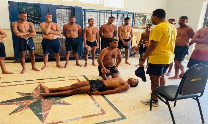 بمشاركة 60 منقذًا.. الإسكندرية تُنهي المرحلة الأولى من تدريب فرق الإنقاذ بالتعاون مع البحرية بمشاركة 60 منقذًا.. الإسكندرية تُنهي المرحلة الأولى من تدريب فرق الإنقاذ بالتعاون مع البحرية