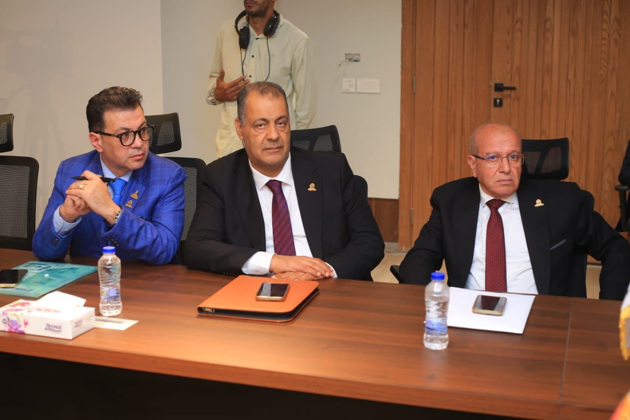 اجتماع حزب الجبهة الوطنية (4) اجتماع حزب الجبهة الوطنية (4)