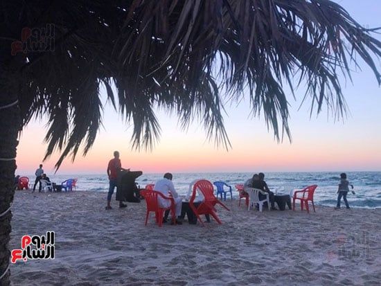 الجلوس-على-شاطئ-العريش الجلوس-على-شاطئ-العريش