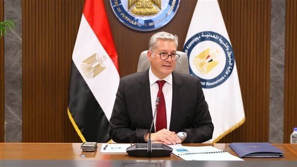 وزير البترول يتابع آخر تداعيات حادث البارج البحري «أدمارين 12» وزير البترول يتابع آخر تداعيات حادث البارج البحري «أدمارين 12»