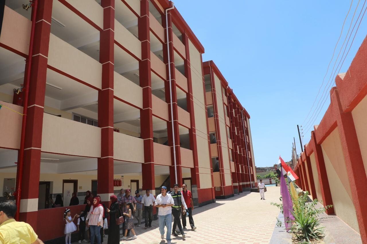 مدرسة أخرى مدرسة أخرى