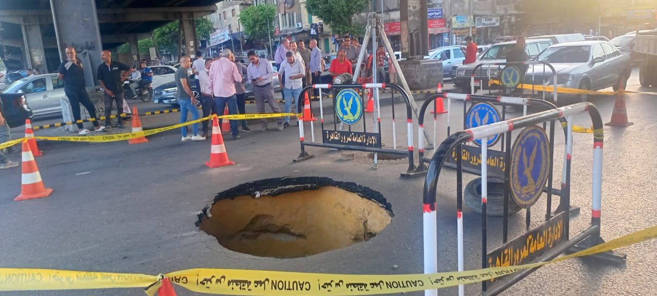 هبوط أرضي بميدان التجنيد (3) هبوط أرضي بميدان التجنيد (3)