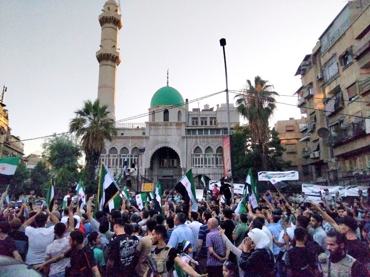 جانب من المظاهرات فى سوريا جانب من المظاهرات فى سوريا