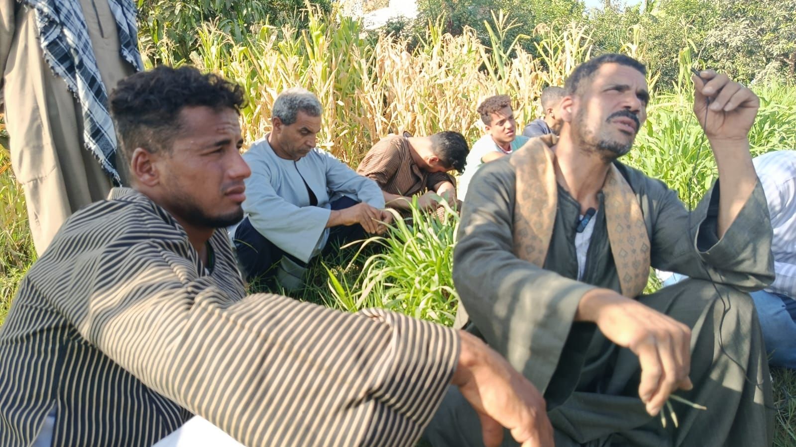 جانب من انتظار الأهالى خروج الجثامين (4) جانب من انتظار الأهالى خروج الجثامين (4)