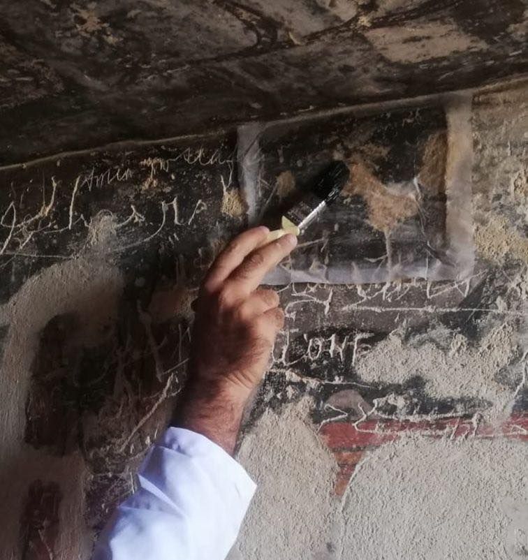 أثناء عملية الترميم أثناء عملية الترميم