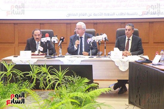 عادل عبدالغفار المُتحدث الرسمى للوزارة وأيمن عاشور وزير التعليم العالى وجودة غانم رئيس قطاع التعليم (14)