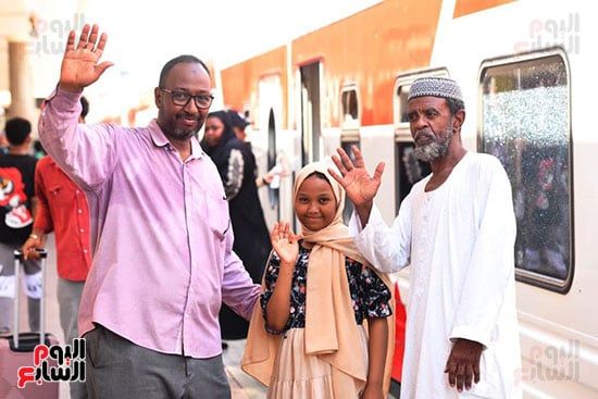 مغادرة السودانيين (3) مغادرة السودانيين (3)