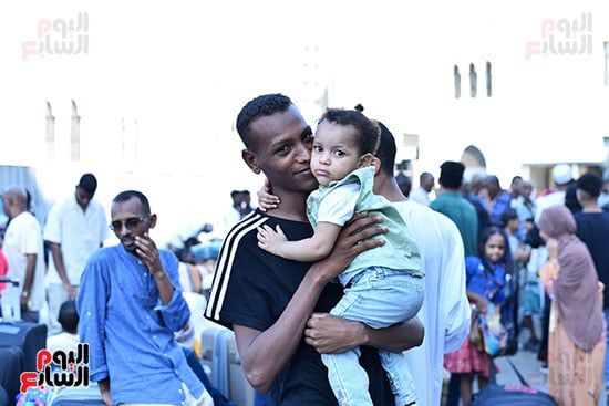 مغادرة السودانيين (1) مغادرة السودانيين (1)