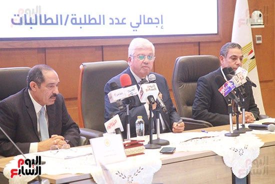 عادل عبدالغفار المُتحدث الرسمى للوزارة وأيمن عاشور وزير التعليم العالى وجودة غانم رئيس قطاع التعليم (8)