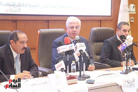 عادل عبدالغفار المُتحدث الرسمى للوزارة وأيمن عاشور وزير التعليم العالى وجودة غانم رئيس قطاع التعليم (9)