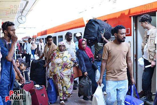 مغادرة السودانيين (7) مغادرة السودانيين (7)