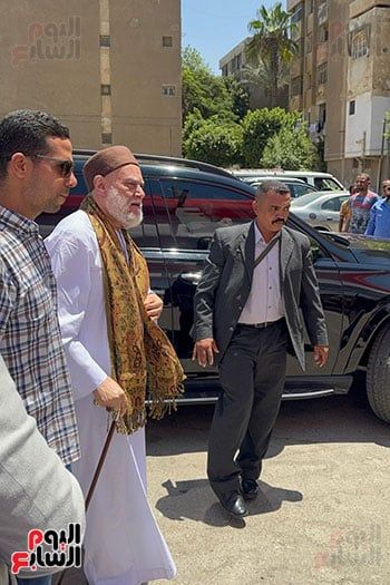 الشيخ-على-جمعة-يصل-لجنته-الانتخابية-بمدرسة-النهضة-بأكتوبر الشيخ-على-جمعة-يصل-لجنته-الانتخابية-بمدرسة-النهضة-بأكتوبر
