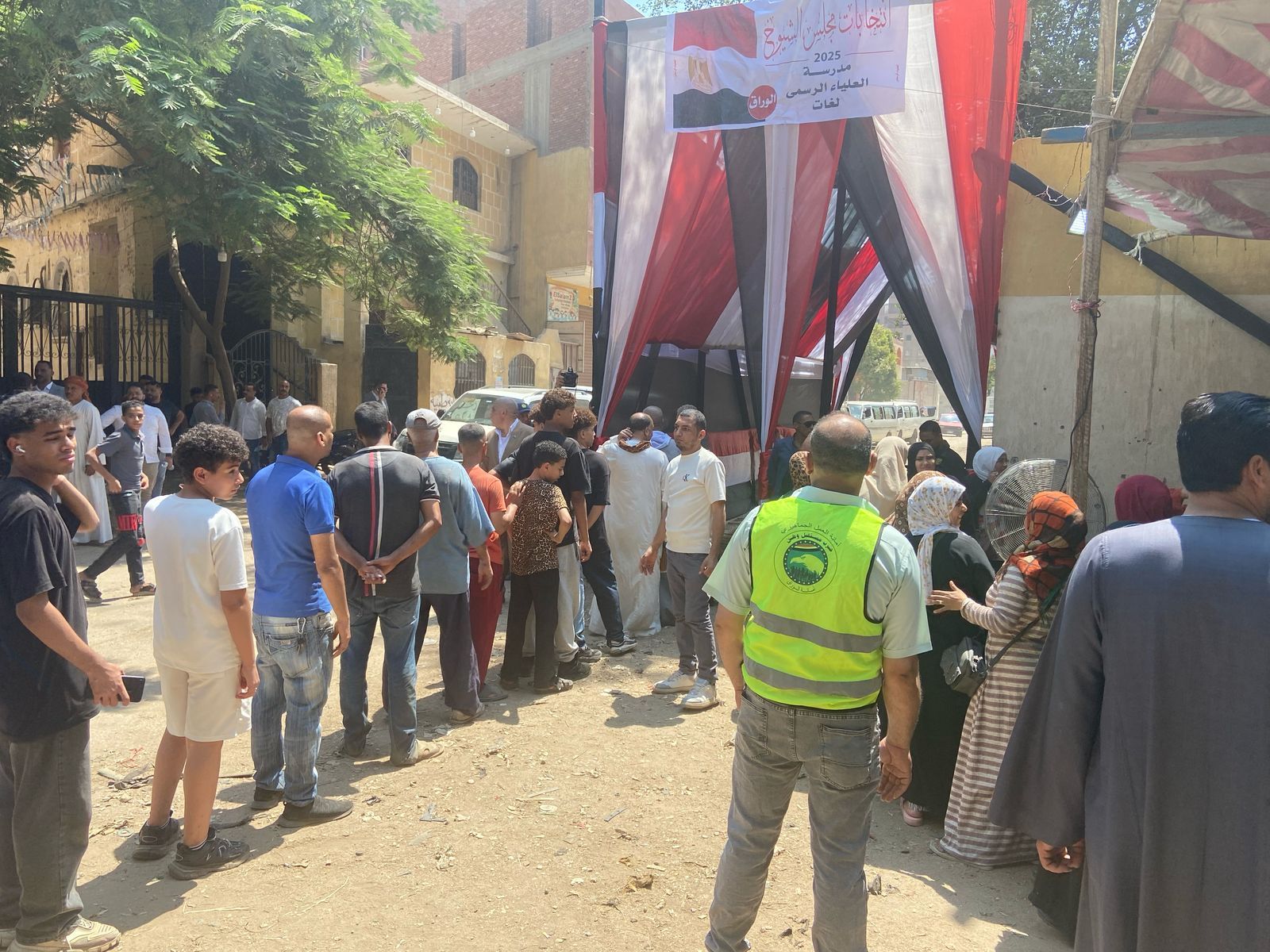 الناخبون فى لجان الوراق