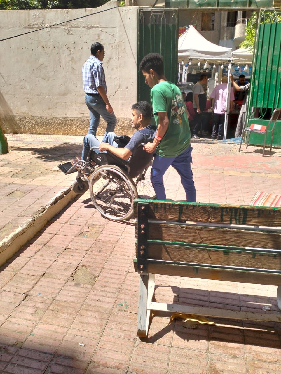 ناخب من ذوي الهمم يشارك في انتخابات مجلس الشيوخ ناخب من ذوي الهمم يشارك في انتخابات مجلس الشيوخ