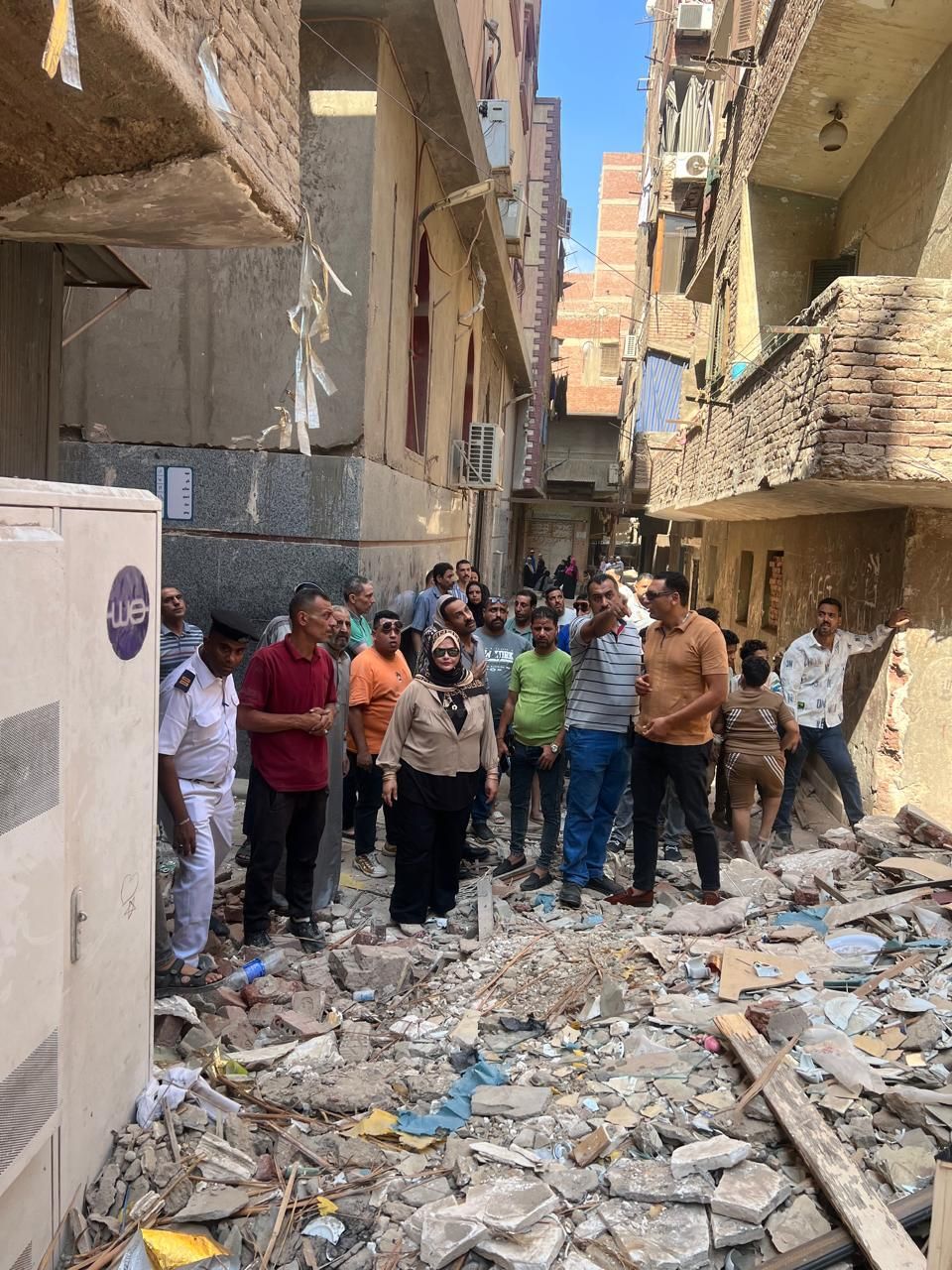 انهيار عقار مكون من 3 طوابق بعين شمس (3) انهيار عقار مكون من 3 طوابق بعين شمس (3)