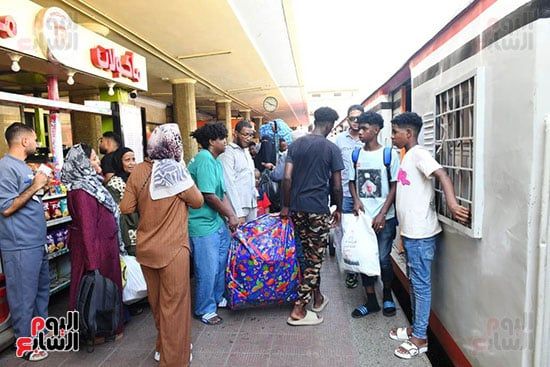 قطار العودة للسودان ينطلق من محطة مصر (4) قطار العودة للسودان ينطلق من محطة مصر (4)
